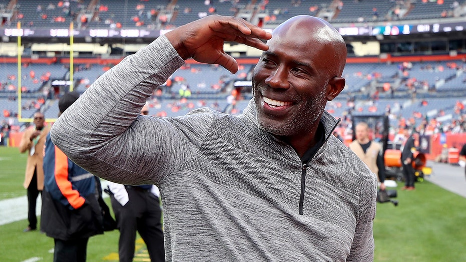 NFL Hall of Famer Terrell Davis was 'humiliated' after being handcuffed, escorted off plane in front of family