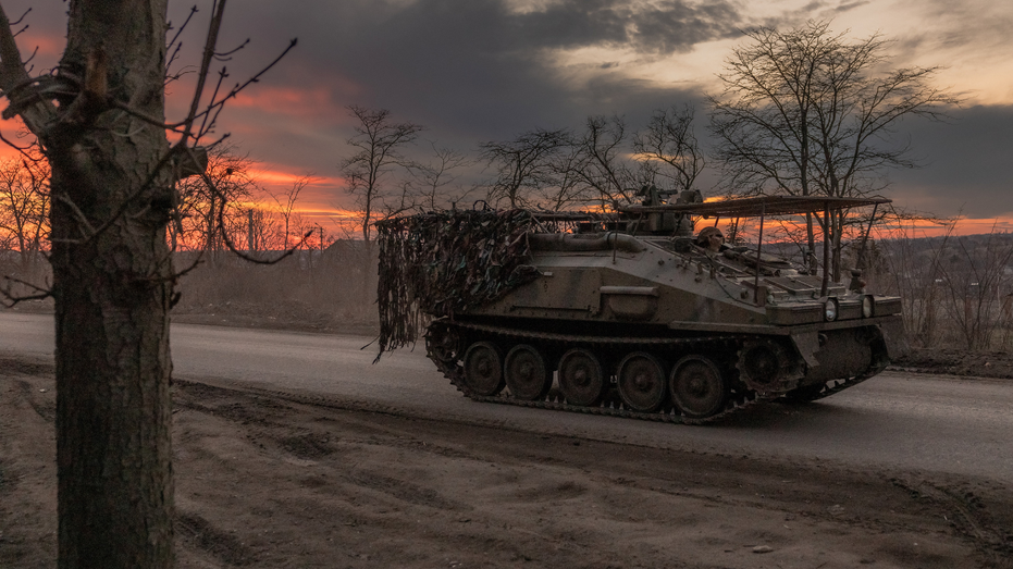Ukraine's army retreats from positions in strategic town as Russian troops close in thumbnail