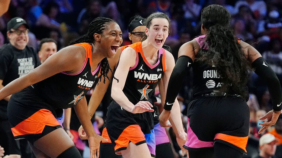 Caitlin Clark sign catches attention of US women's basketball stars before Japan beatdown
