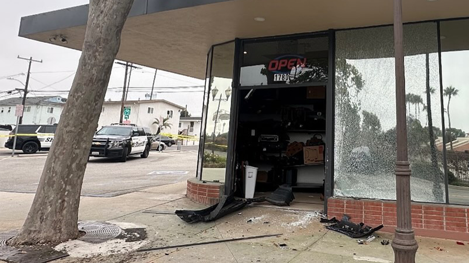 Burglars steal guns from California store after crashing into entrance with stolen car thumbnail