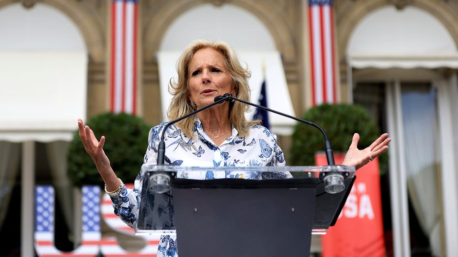 Jill Biden boasts of ‘united’ nation during meeting with families of Olympic athletes thumbnail