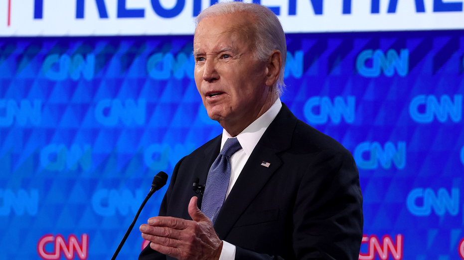 Biden prepares for private huddle with Dem governors as candidacy under threat thumbnail