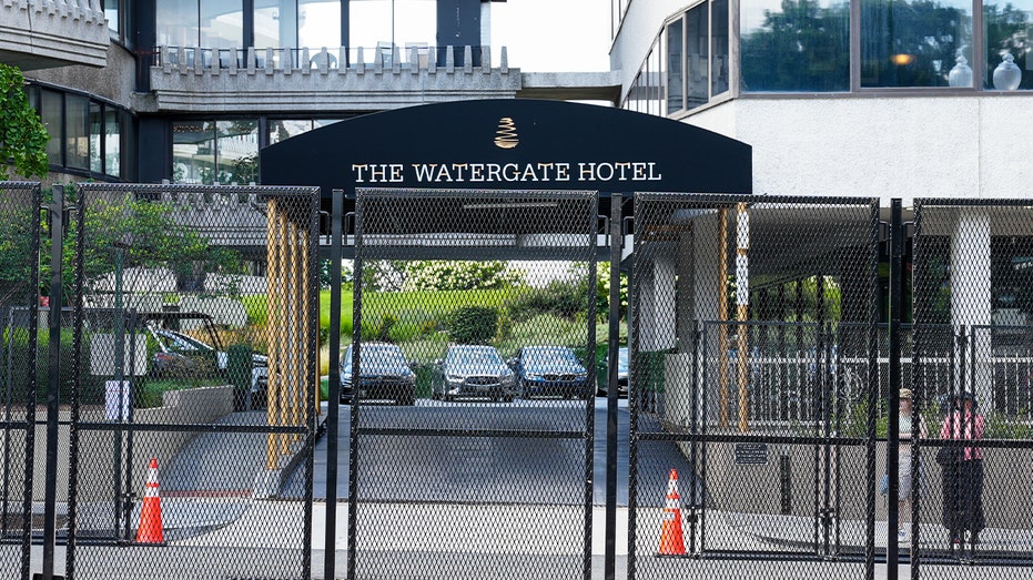 Palestinian protesters release maggots, crickets in Watergate Hotel in protest of Netanyahu visit