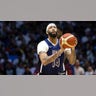 Anthony Davis shoots