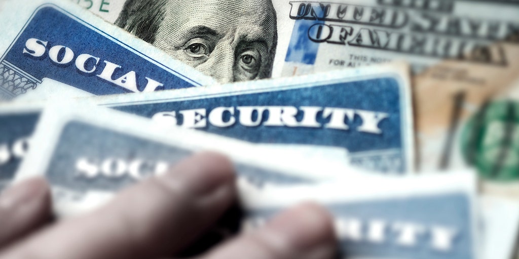 https://a57.foxnews.com/static.foxnews.com/foxnews.com/content/uploads/2024/08/1024/512/Social-Security-cards-on-top-of-100-bill.jpg?ve=1&tl=1