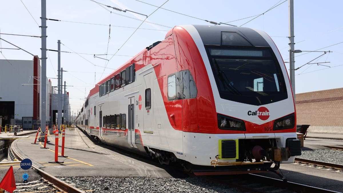 Caltrain goes electric 1