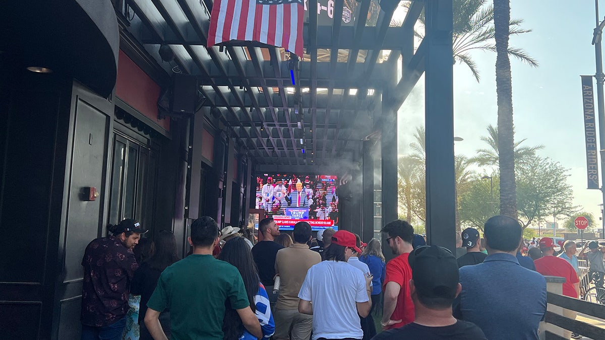 Crowd in Glendale, Arizona