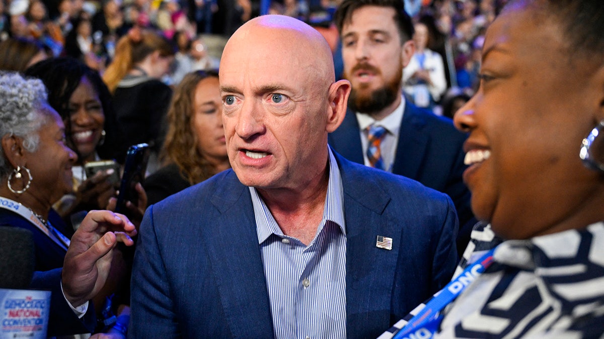 Mark Kelly Closeup tiro do segundo dia do DNC 2024