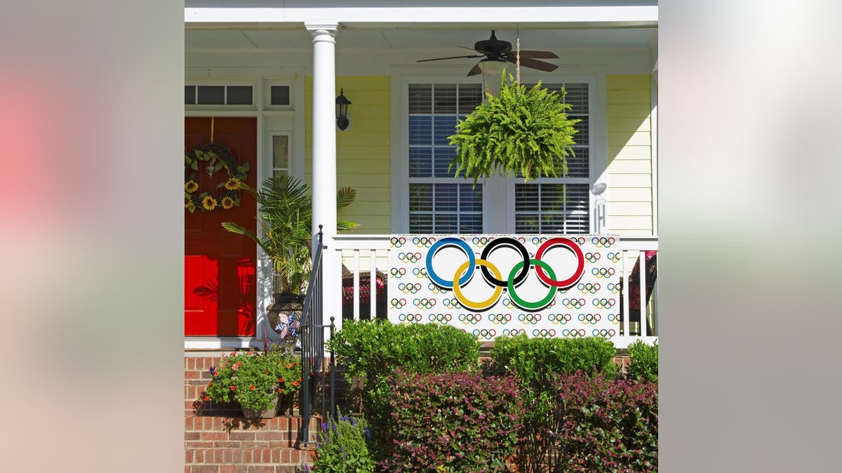 The Olympic rings are an important party decoration for every Olympic celebration. 