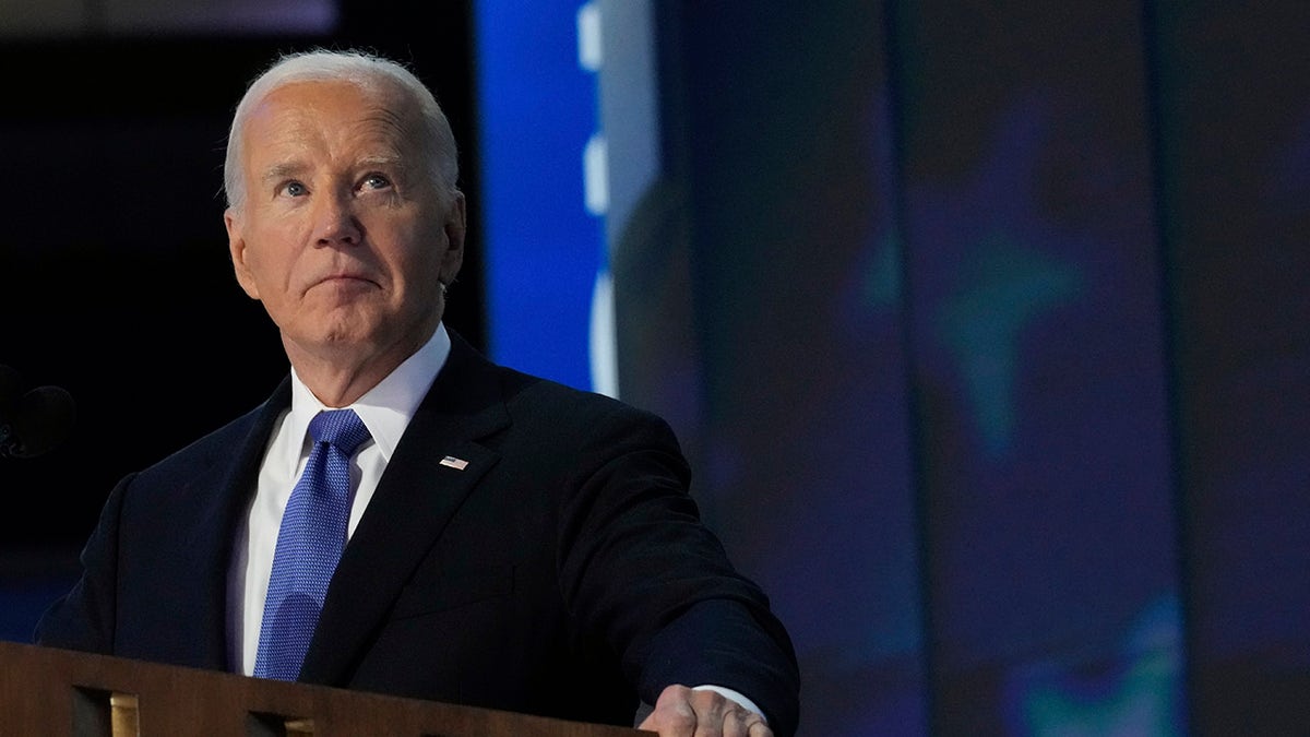 Biden en el podio del DNC