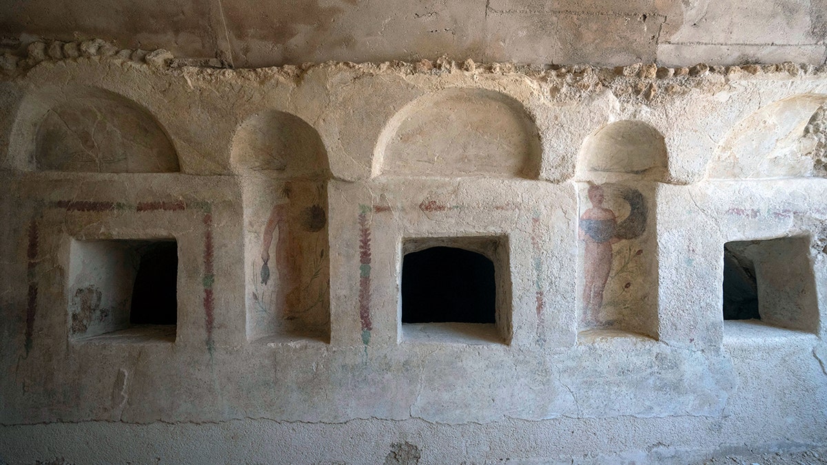 Ashkelon tomb mural restoration