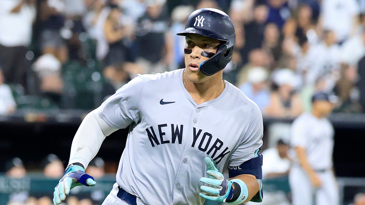 Aaron Judge corre las bases