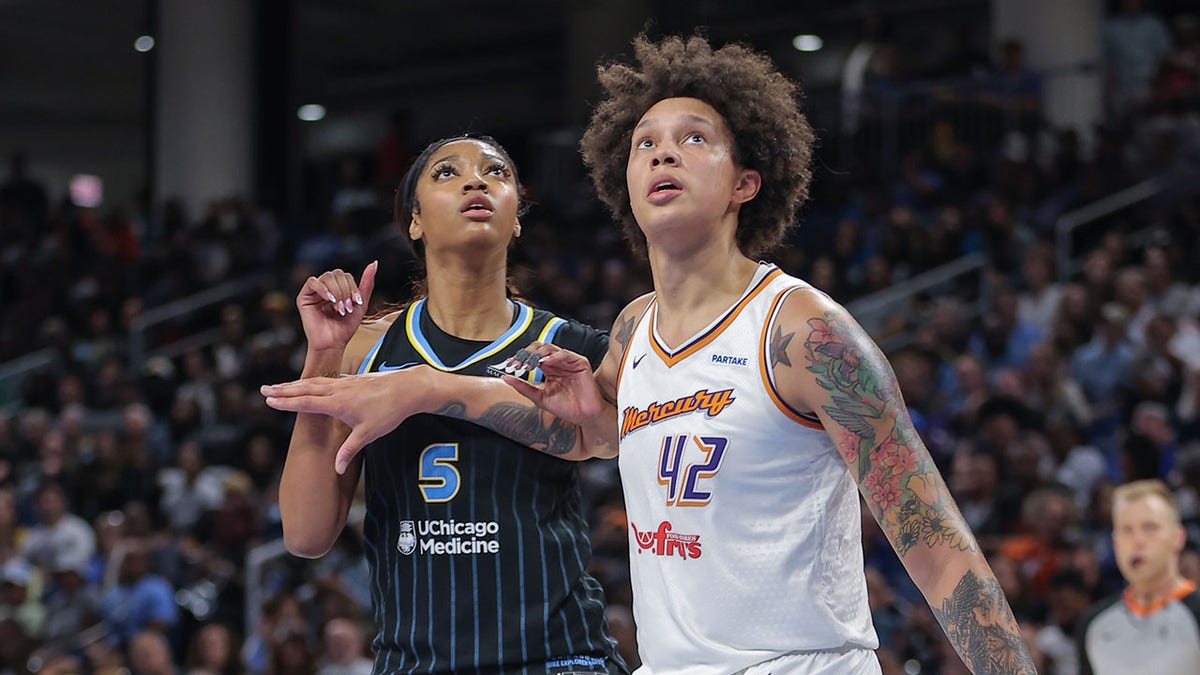 Angel Reese y Brittney Griner en acción