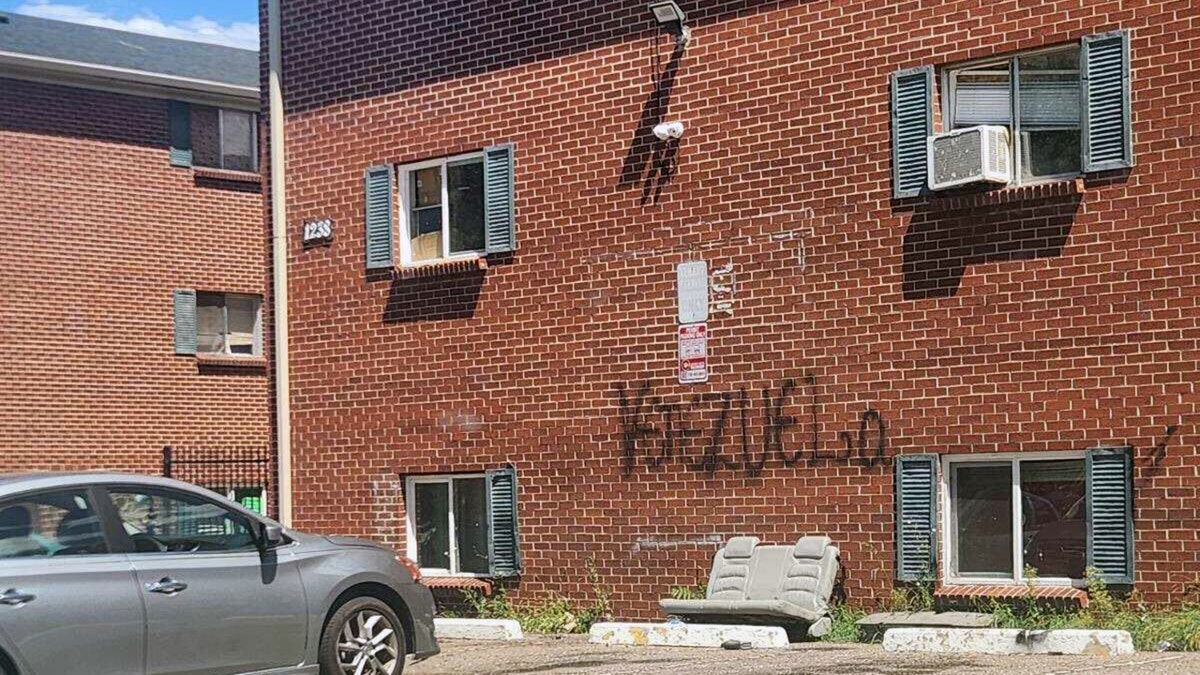 Occupied apartment building "Venezuela" graffiti