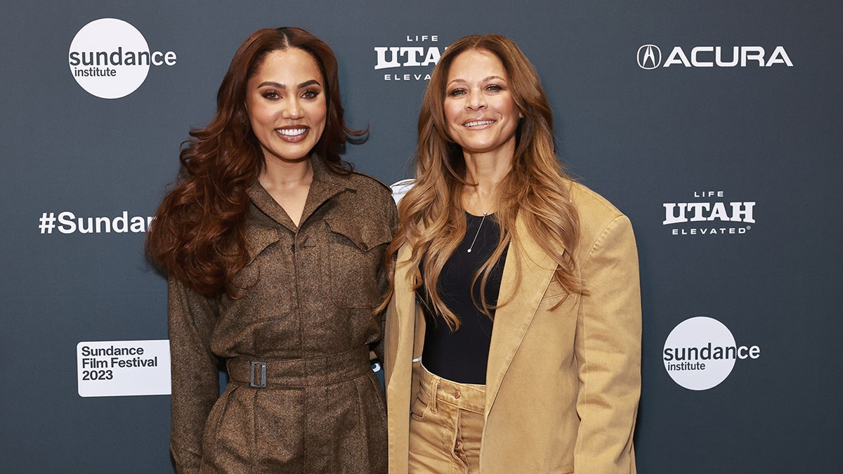 Ayesha and Sonya Curry pose for picture