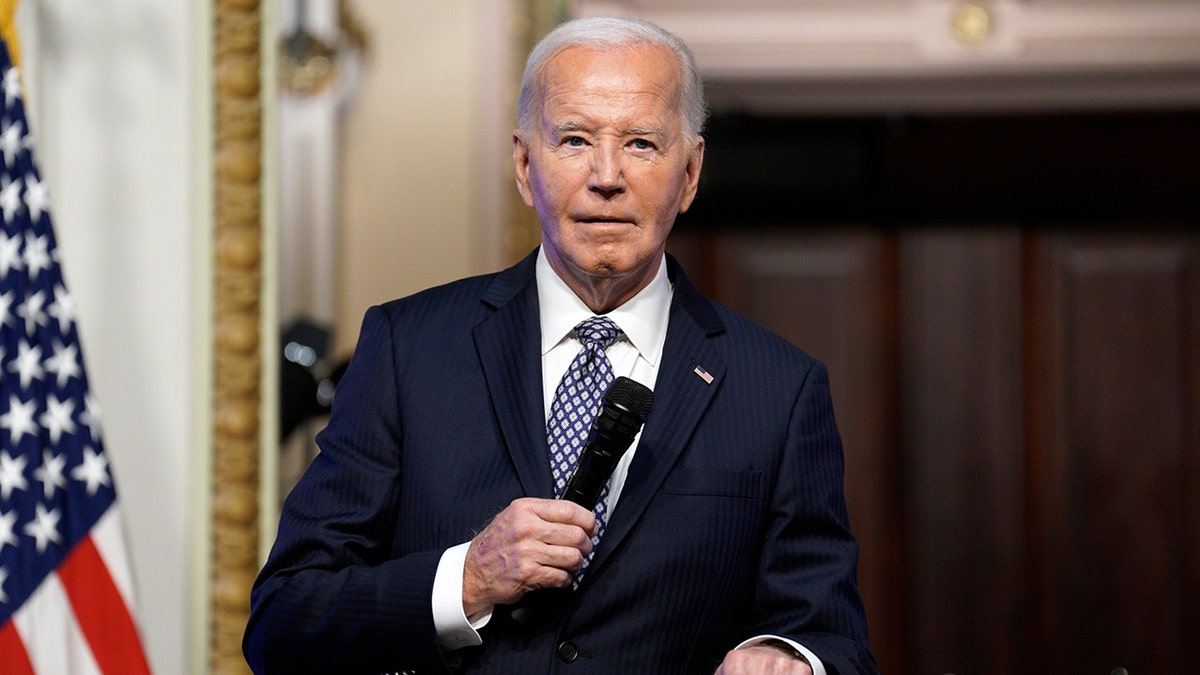 Biden memberikan sambutan