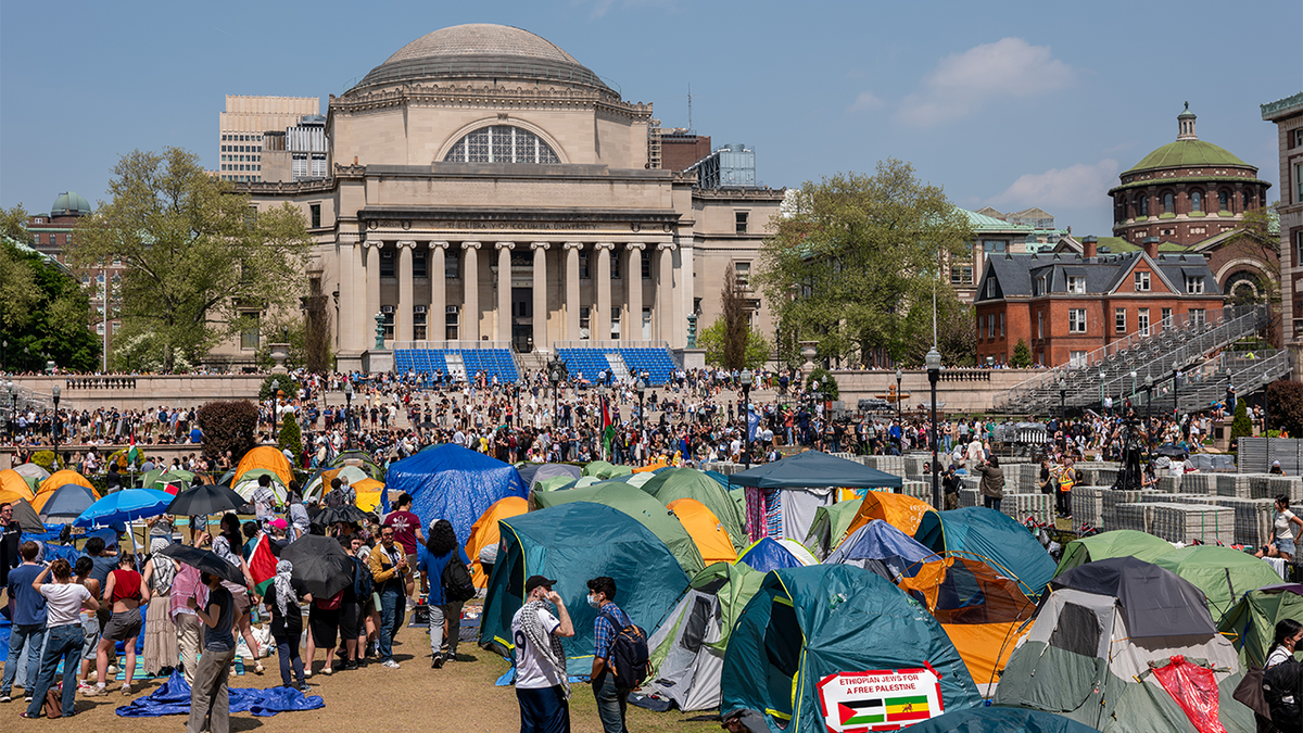 La Universidad de Columbia fija un plazo para que el campamento de Gaza desaloje el campus