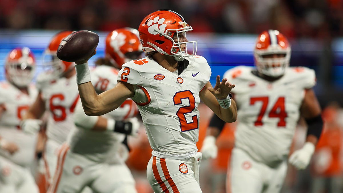 Cade Klubnik throws a pass