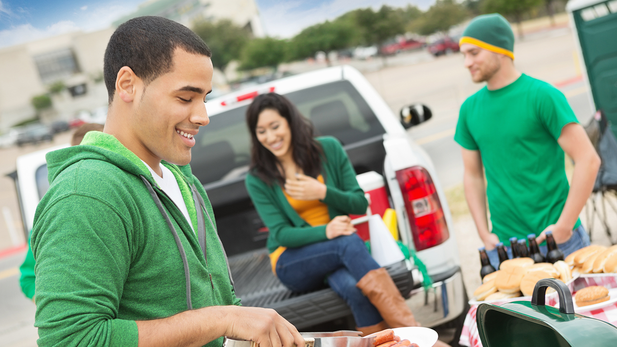 Set your tailgate event up in style with these awesome picks.???