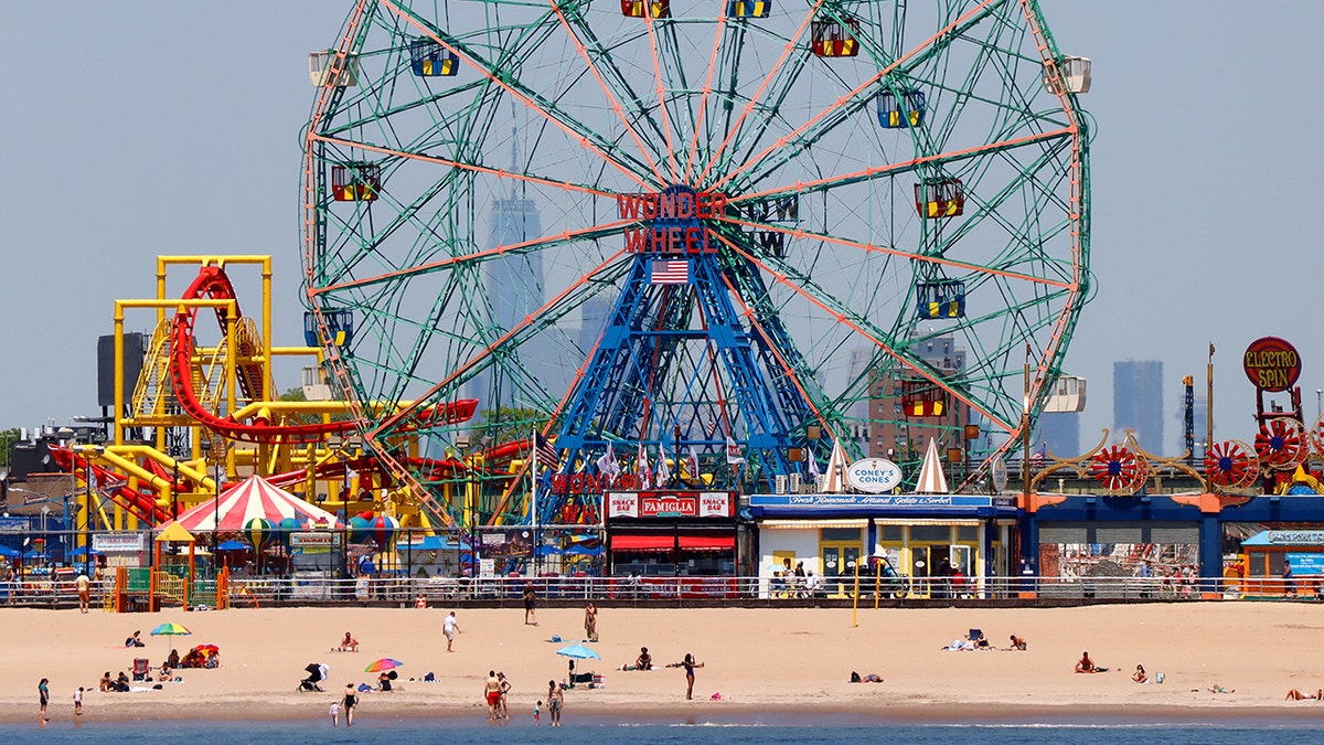 Paseo marítimo y atracciones de Coney Island