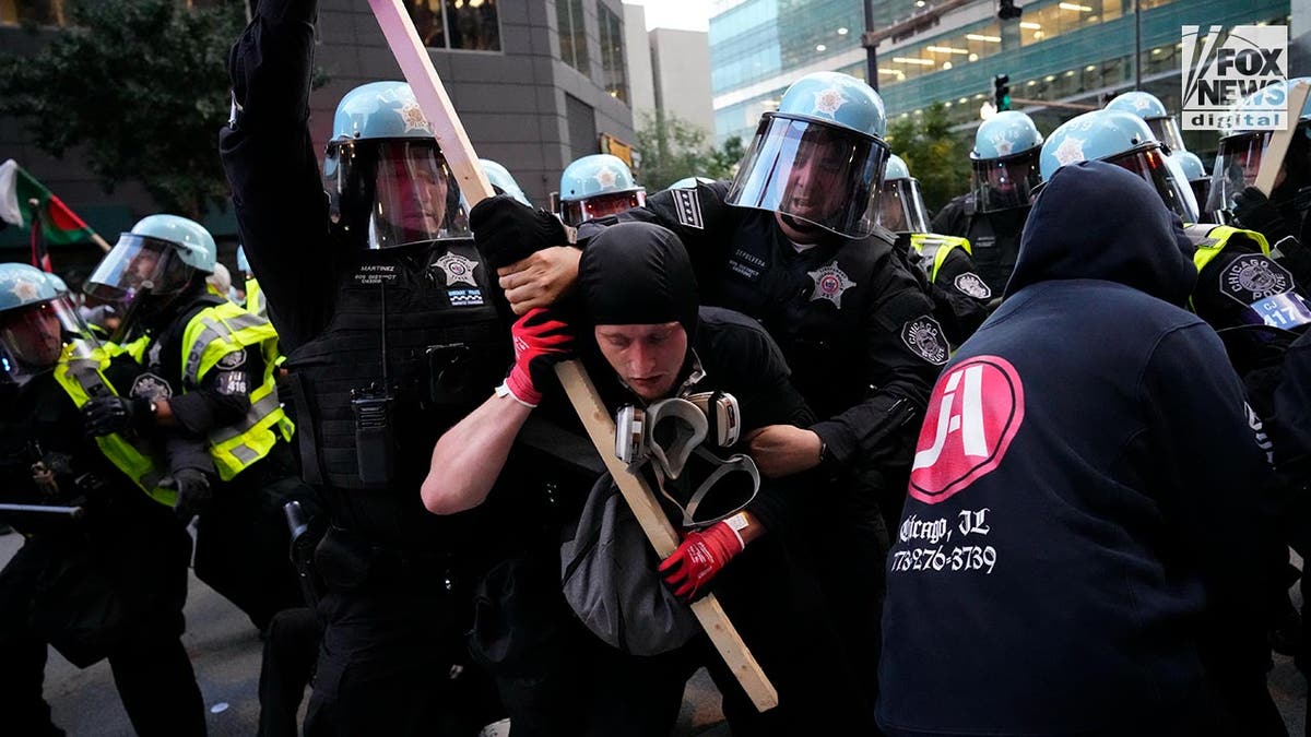 Confrontation between pro-Hamas demonstrators and the police