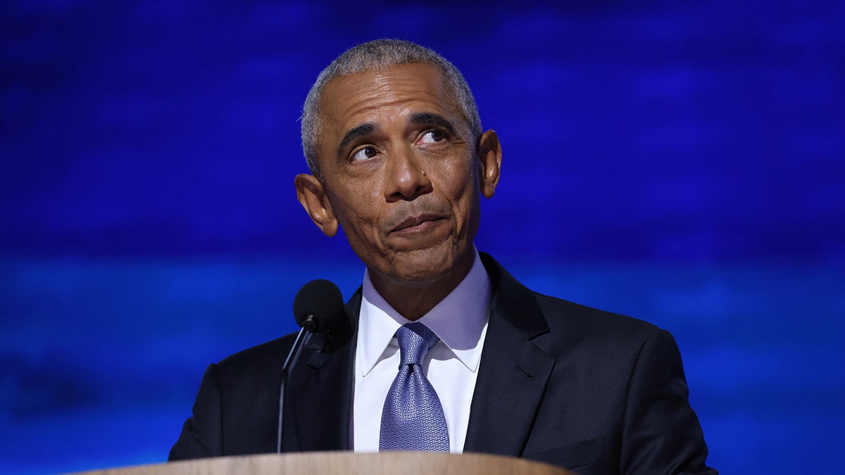 Barack Obama discursa durante o segundo dia da Convenção Nacional Democrata