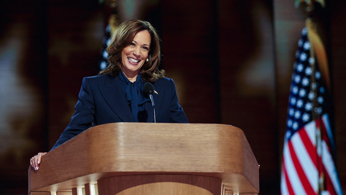 Kamala Harris berpidato pada Hari ke-4 Konvensi Nasional Demokrat