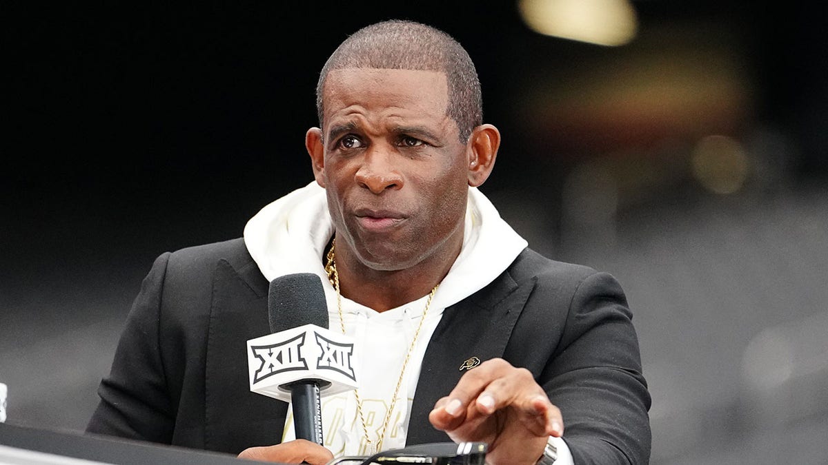 Habla Deion Sanders