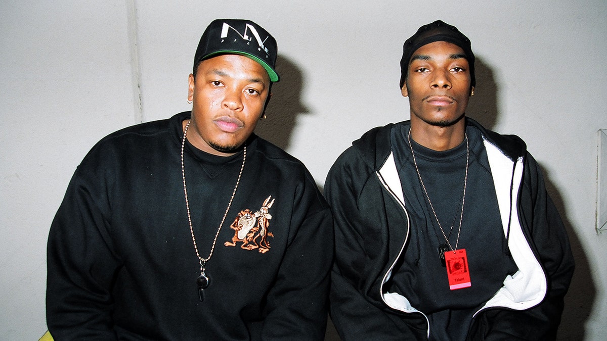 Dr. Dre y Snoop Dogg posando juntos