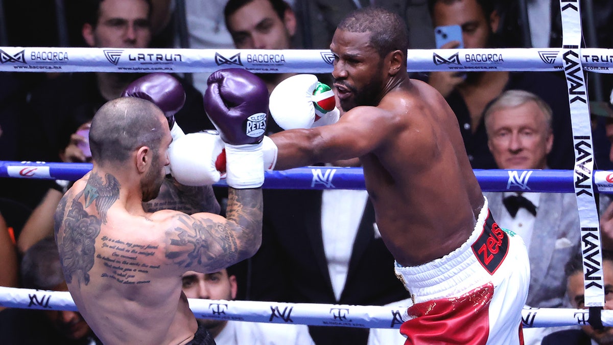 Floyd Mayweather Jr 'fires' ref in middle of exhibition fight vs John