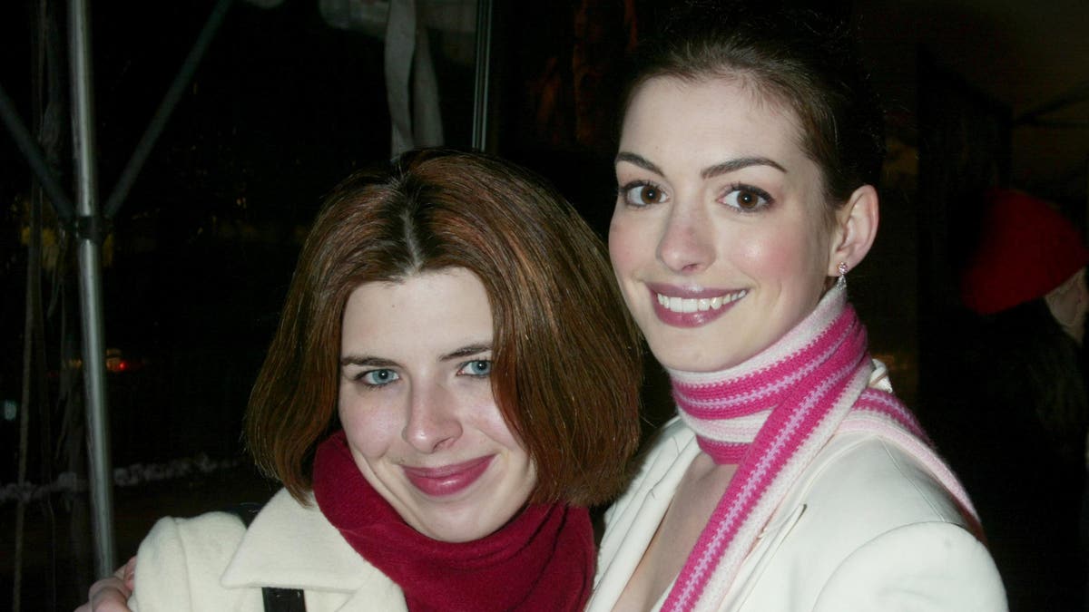 Heather Matarazzo dan Anne Hathaway