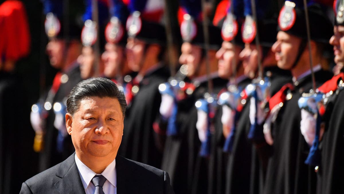 Xi Jinping pasa revista a las tropas en su visita de Estado a Italia