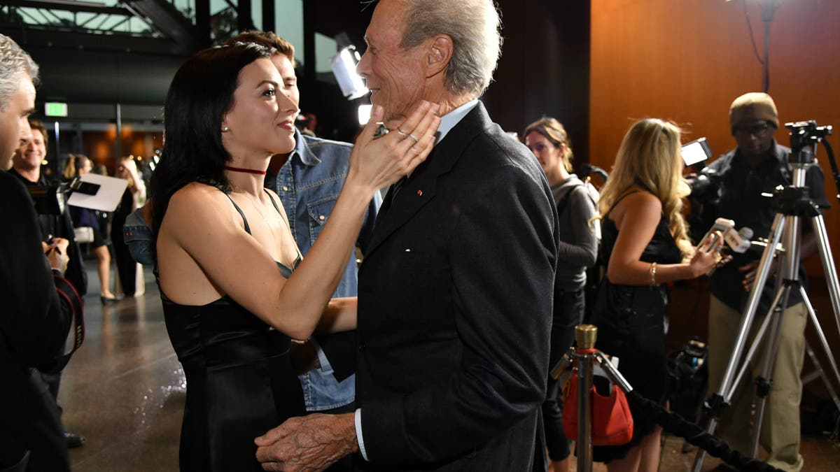 francesca eastwood embracing her father clint eastwood at the premiere of his movie "Sully"