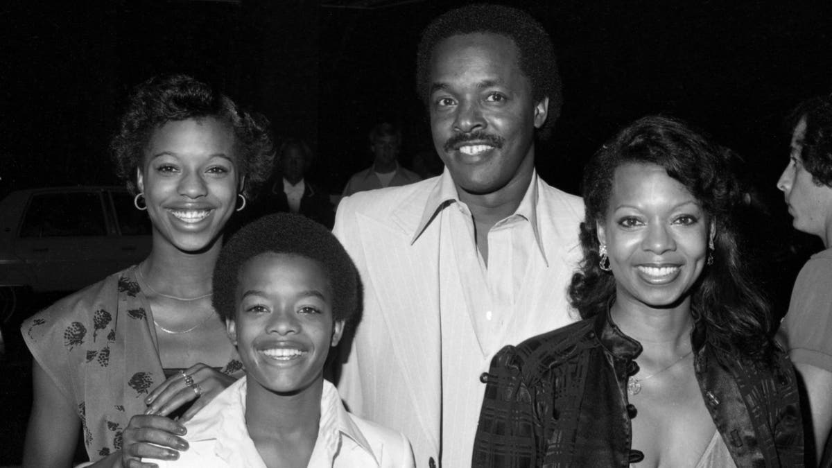 Todd Bridges y Betty con su familia