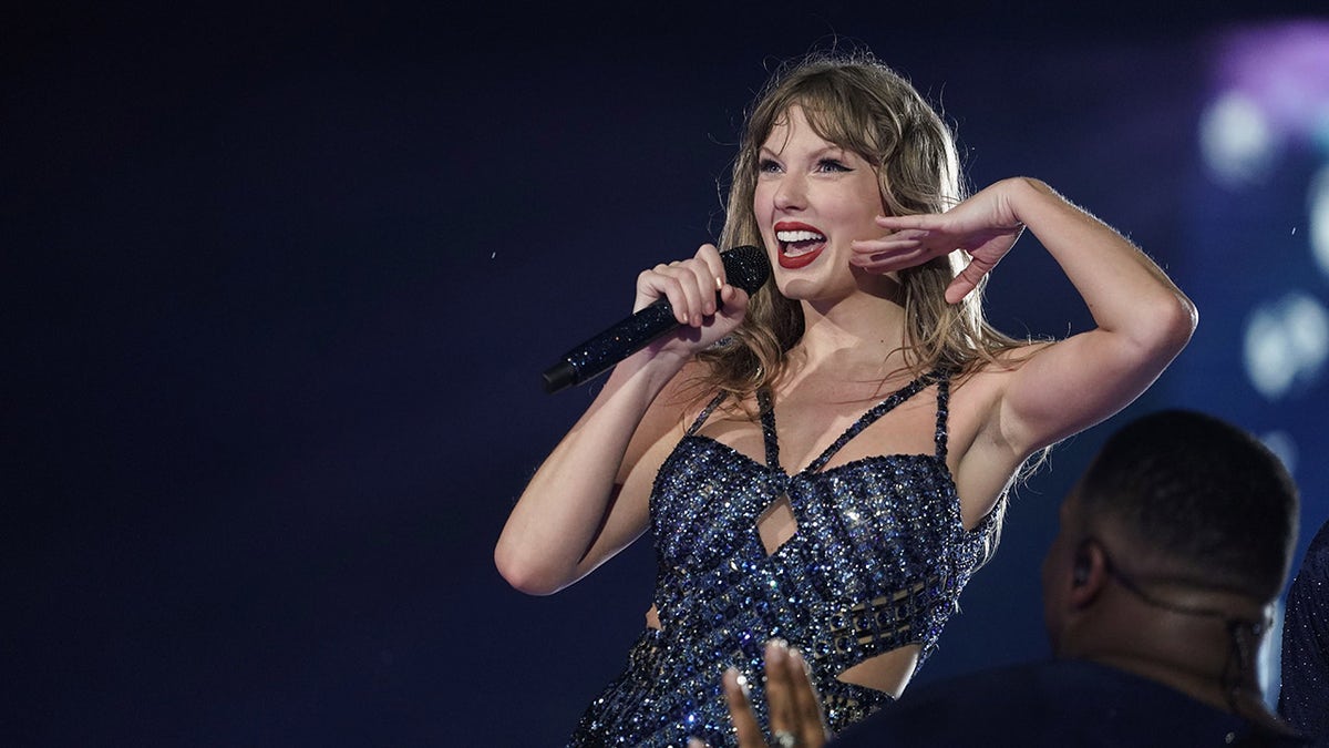 Taylor Swift performs successful  Germany