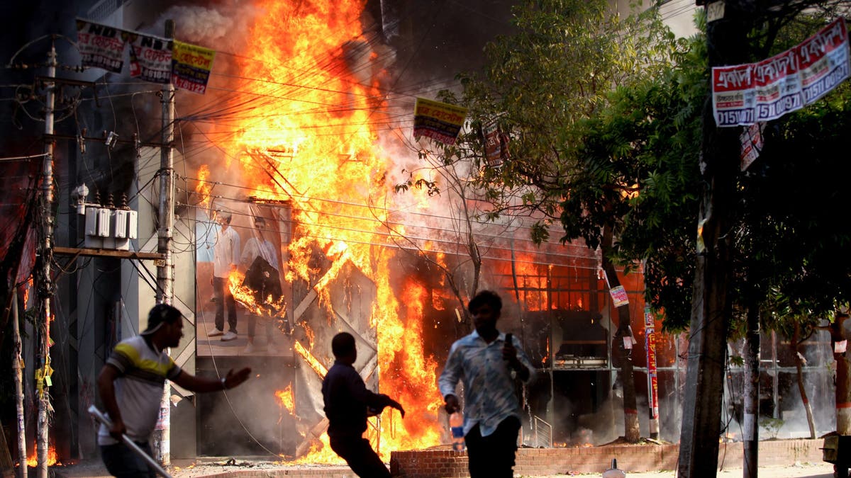 Disturbios por incendio en Dacca