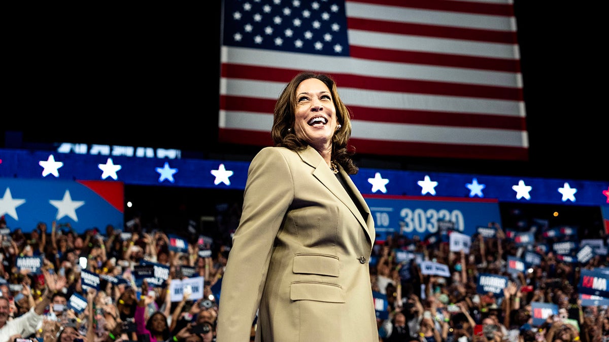 Harris at the Glendale, Arizona rally