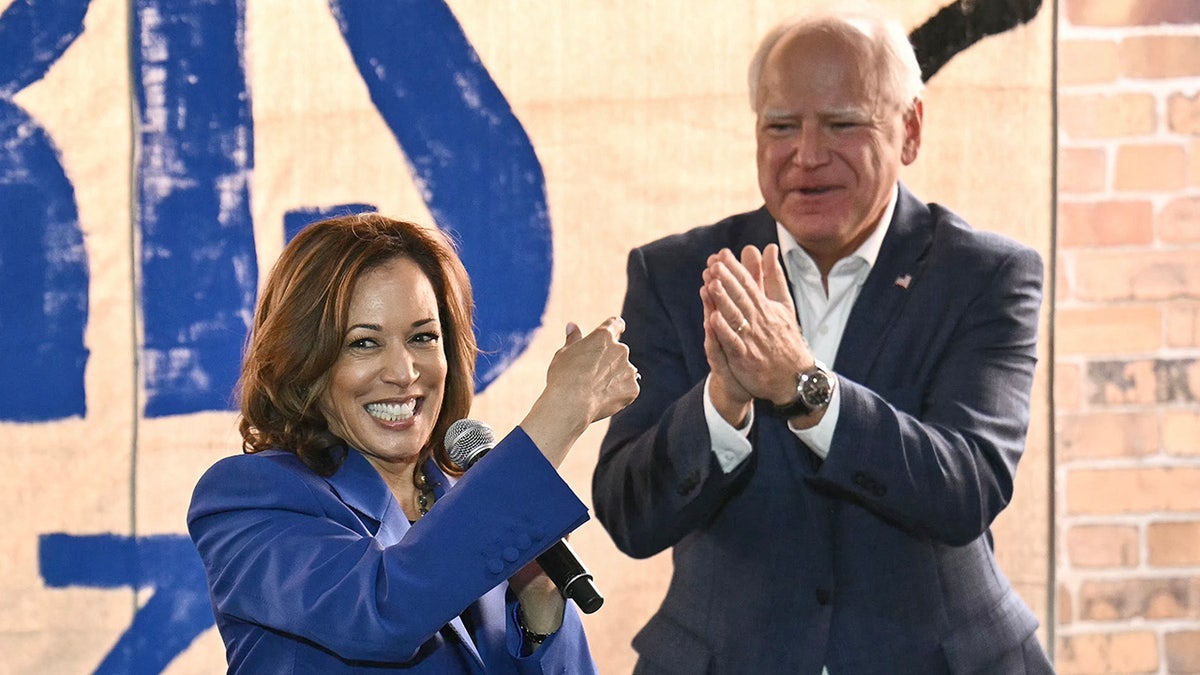 Kamala Harris e Tim Walz