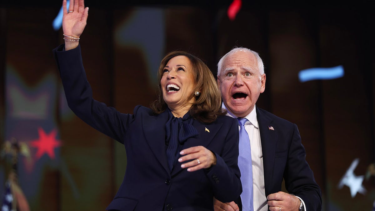 Harris y Walz en el DNC