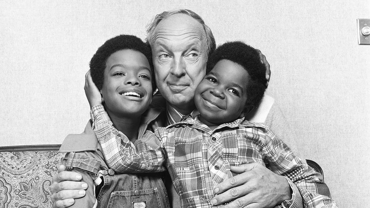 The cast of Diffrent Strokes in a hug.