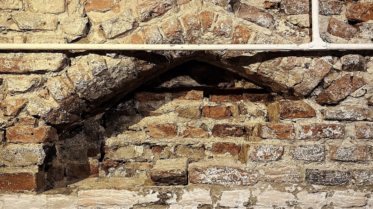 The top of an archway in St. George's Guildhall 