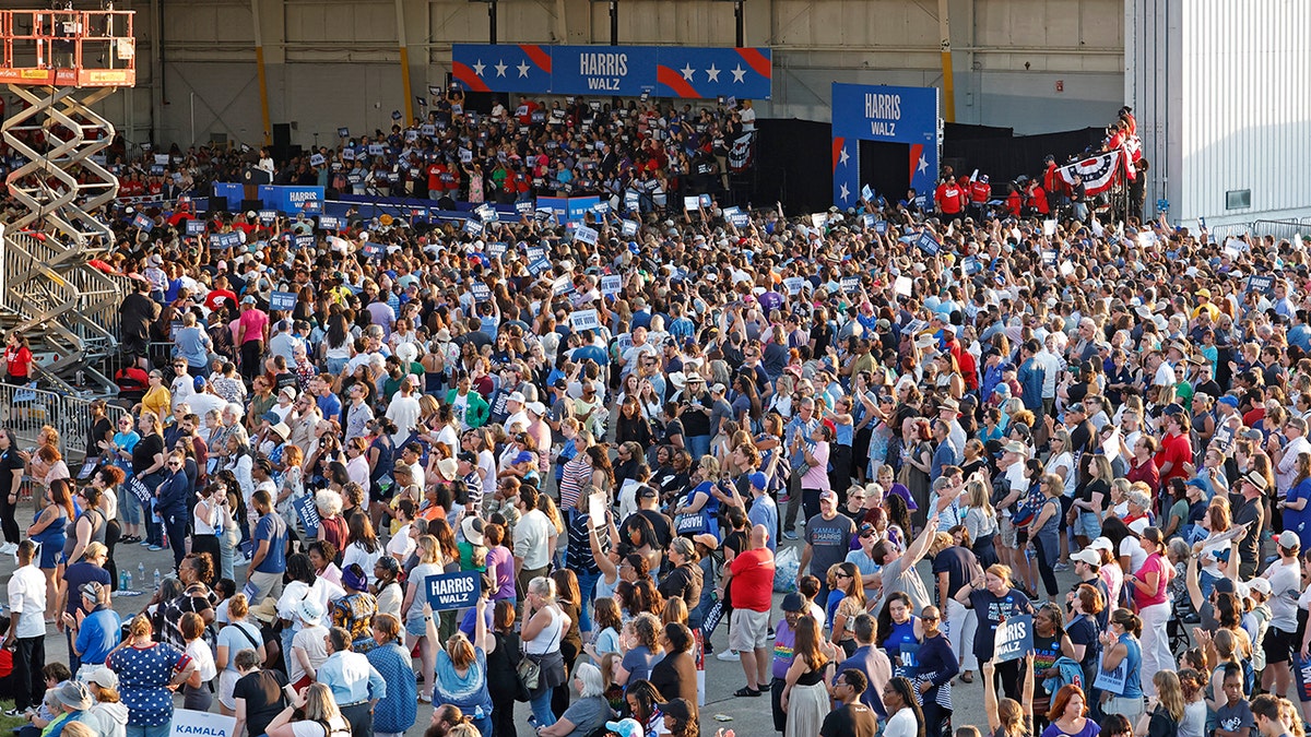 Crowd at Harris' campaign rally