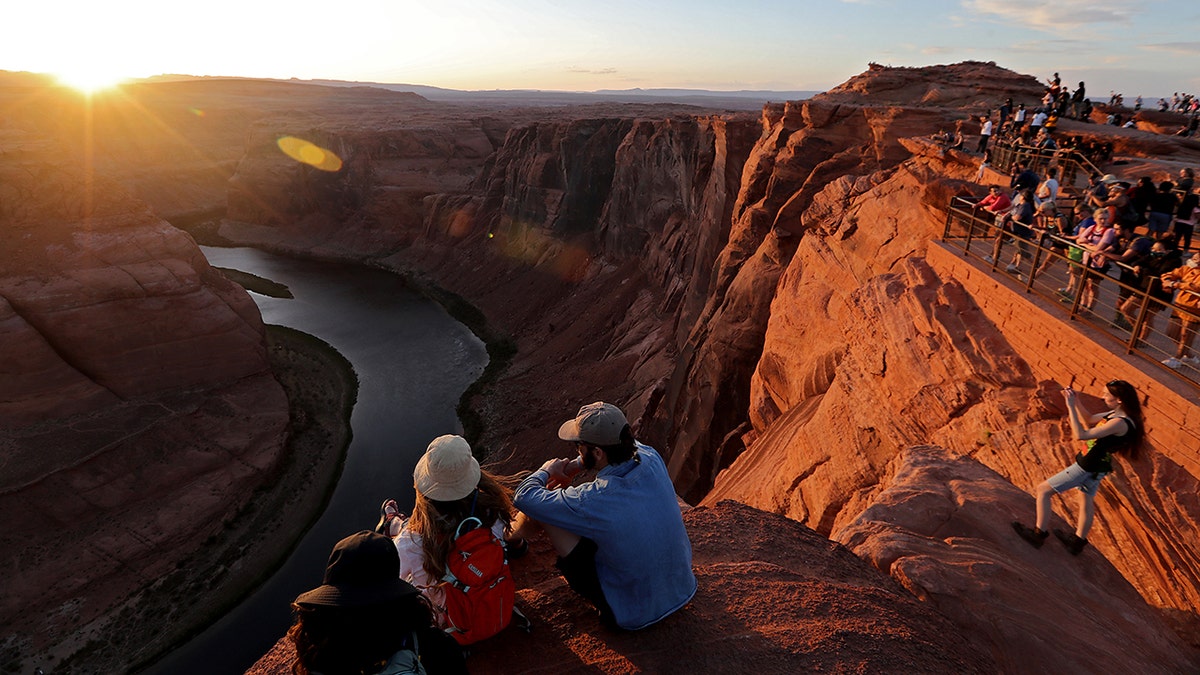 Horseshoe Bend de Arizona atrae a los turistas