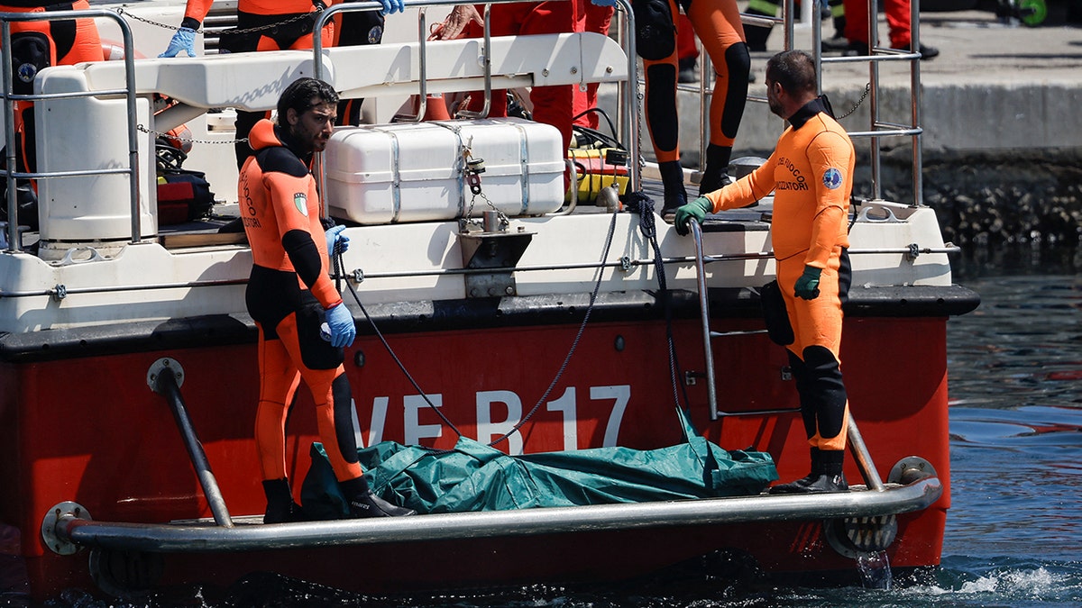 Italy Divers Recover Body Yacht Sinks