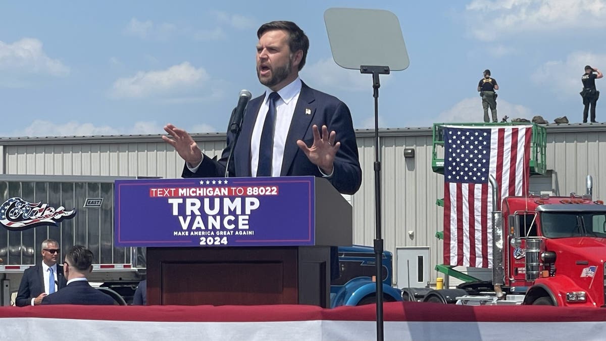 JD Vance speaking at Michigan rally 