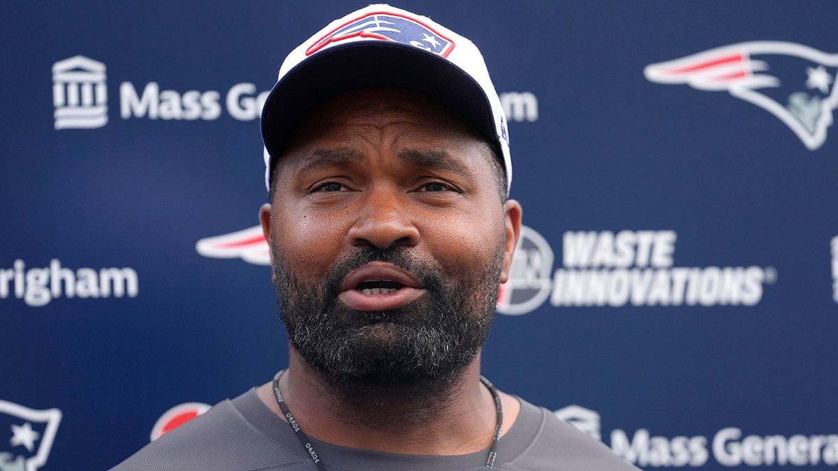 Jerod Mayo talks to reporters