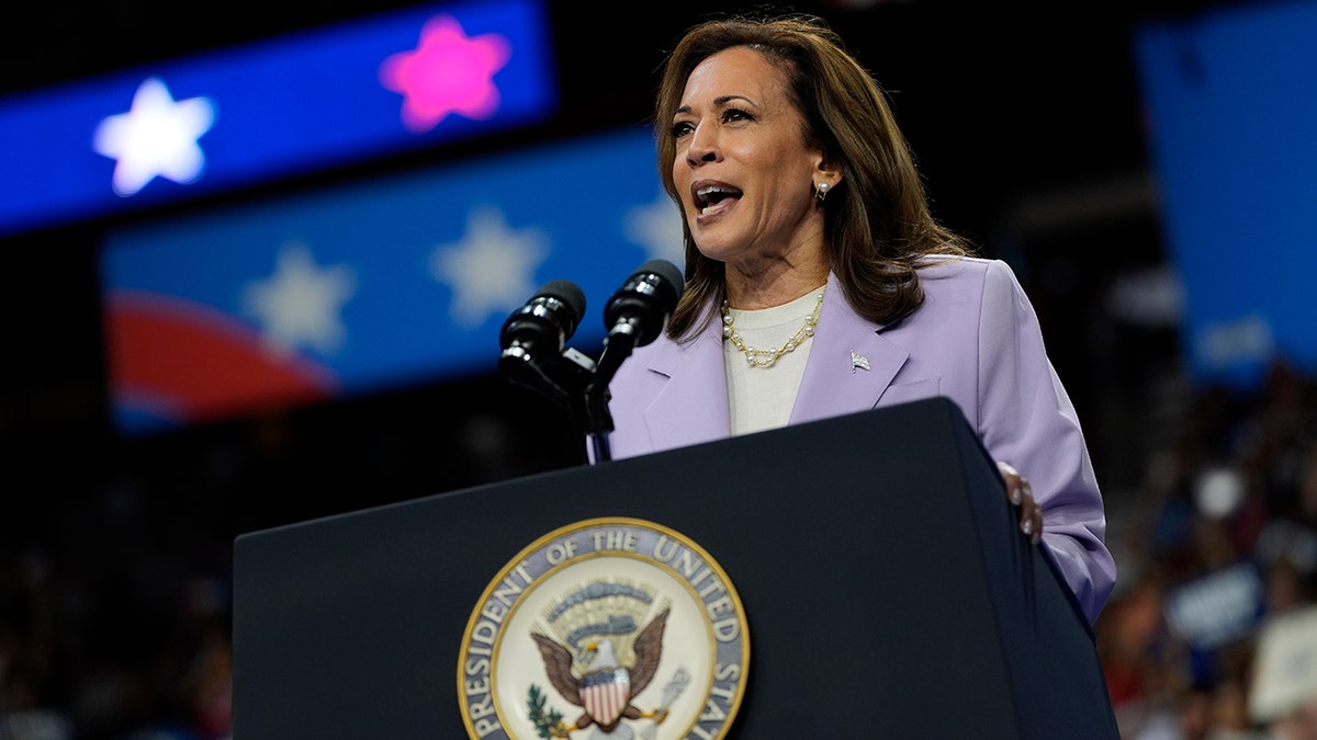 A vice-presidente Kamala Harris discursa