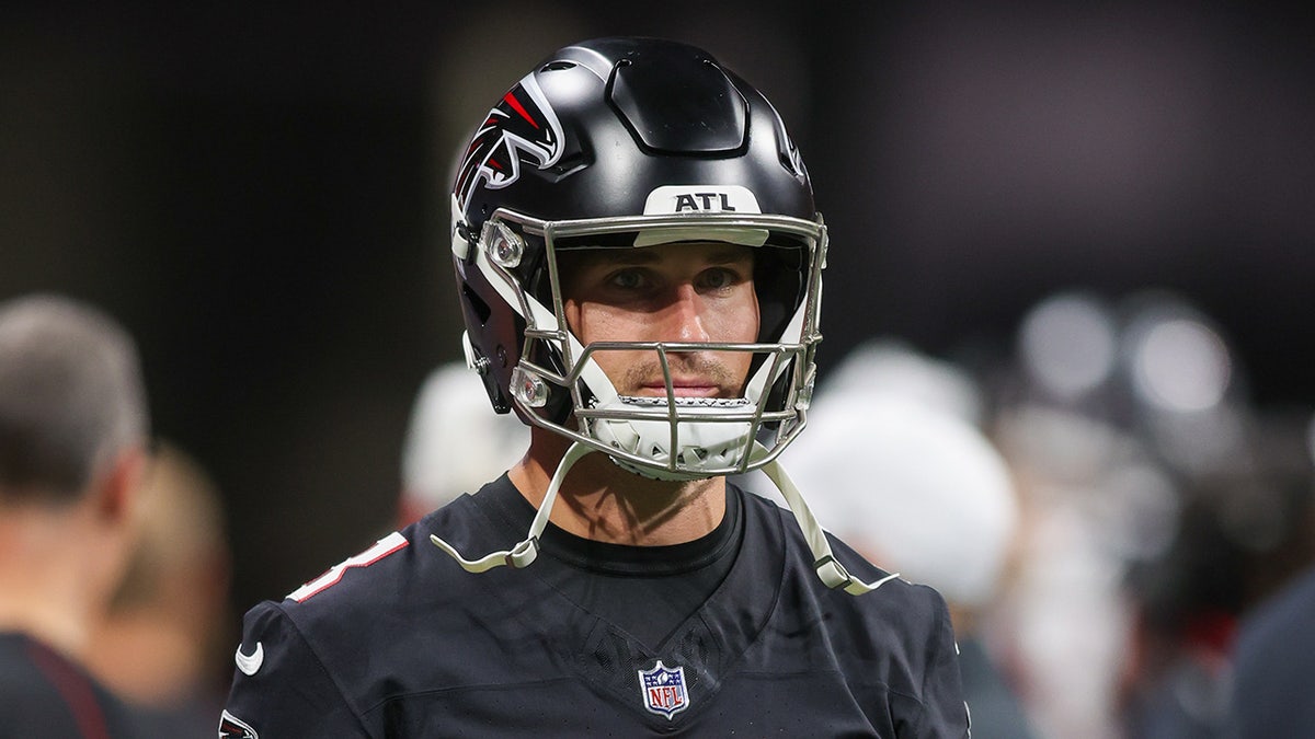 Kirk Cousins con el casco puesto