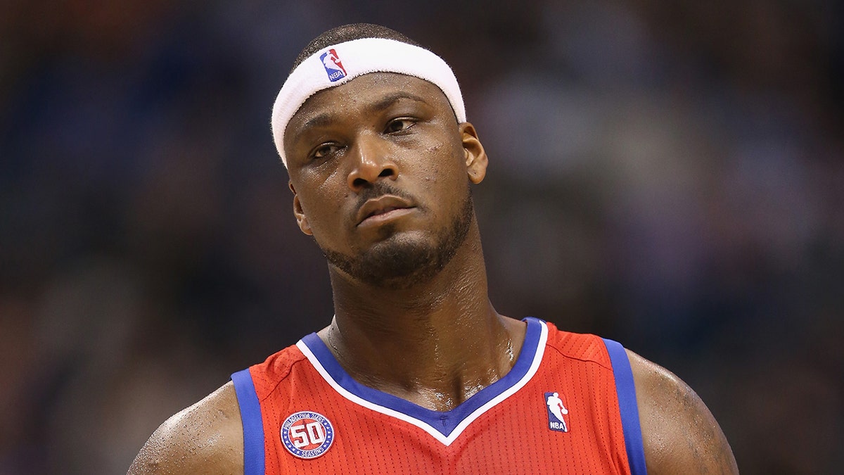 Kwame Brown terlihat di lapangan