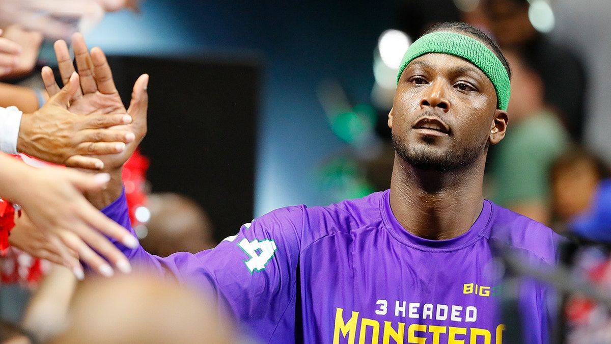 Kwame Brown greets his fans